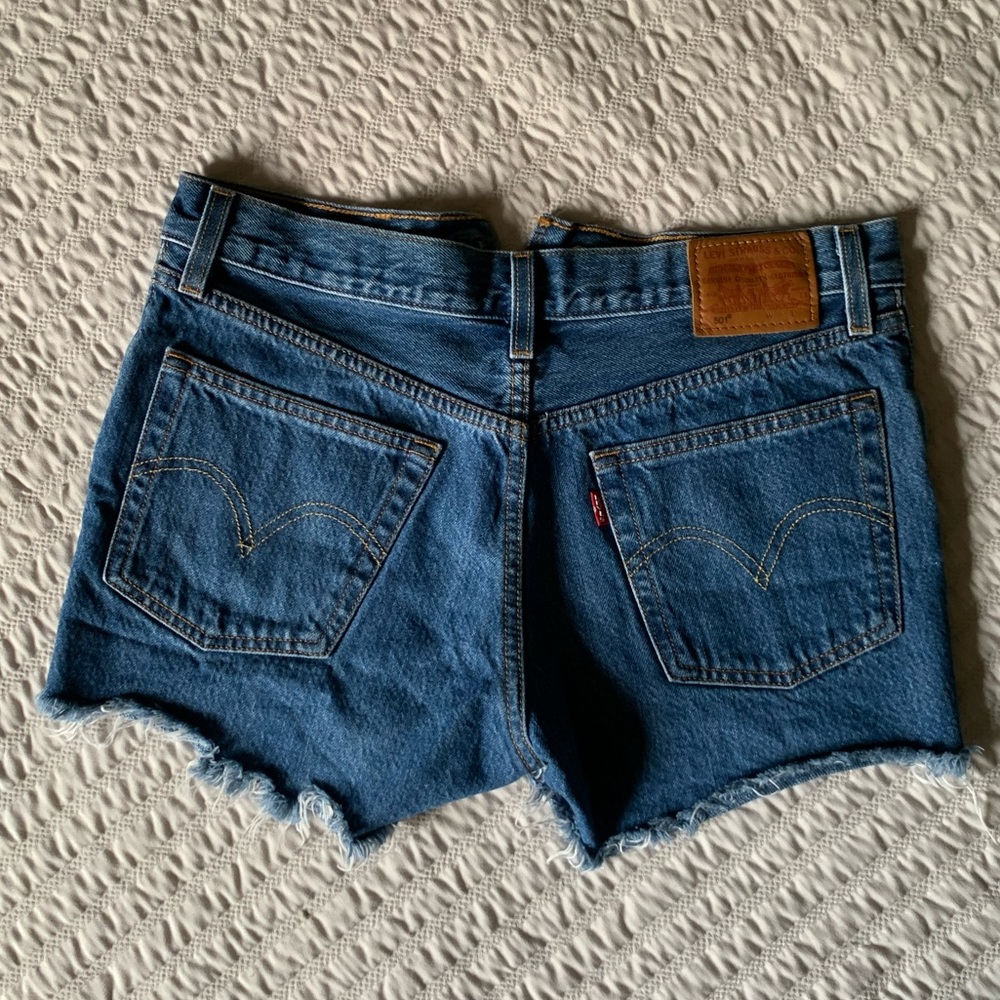 Levis Shorts - Picture 2 of 3